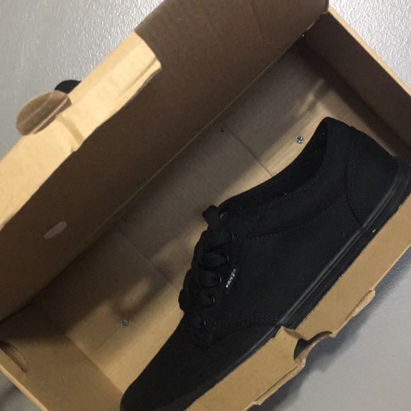 Vans - Picture 2 of 4